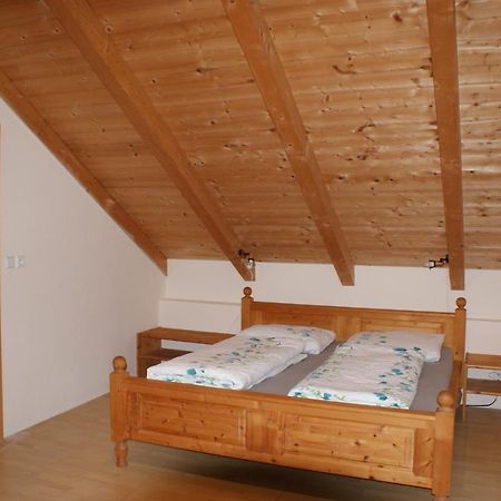 Rustikale Und Grosszuegige Ferienwohnung Kasperske Hory Exterior photo