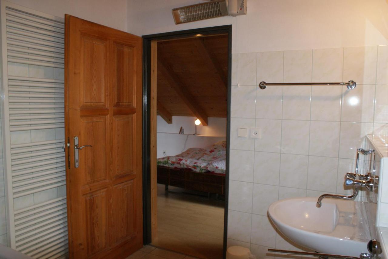 Rustikale Und Grosszuegige Ferienwohnung Kasperske Hory Exterior photo